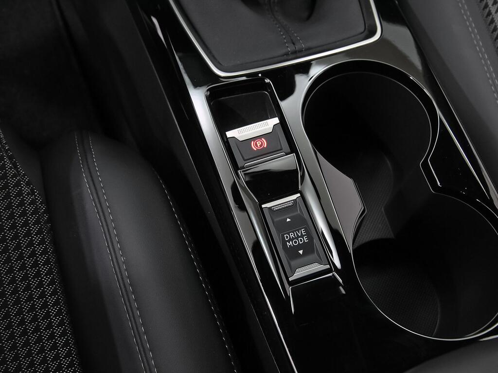 Peugeot 2008 GT Puretech 130 S&S 6 Vel. MAN 29