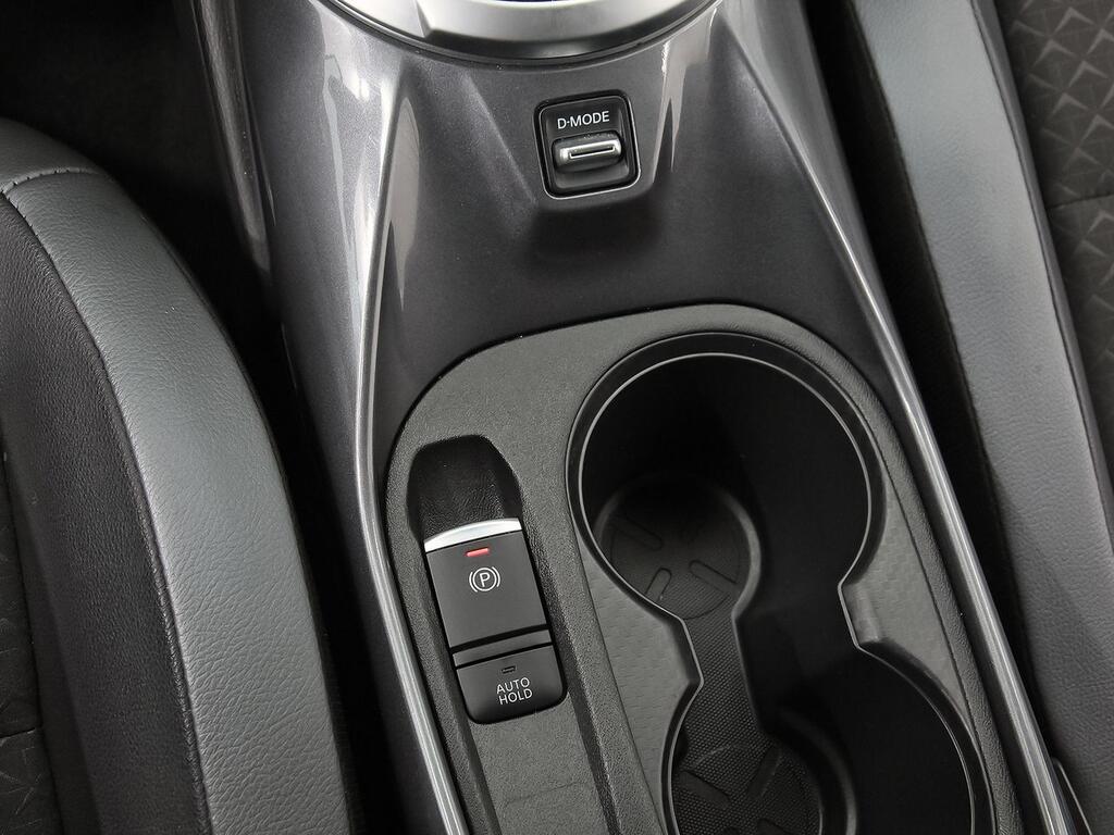 Nissan Juke DIG-T 84 kW (114 CV) 6M/T N-Connecta 29