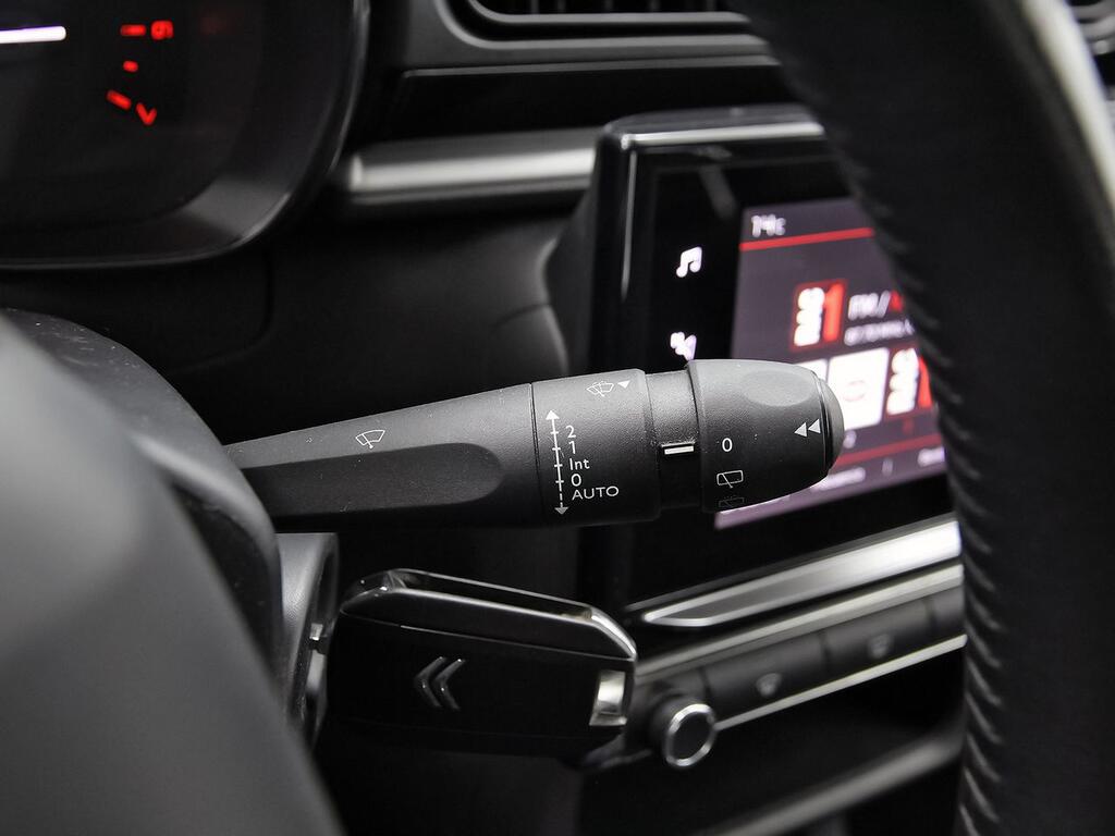 Citroën C3 PureTech 60KW (83CV) Shine 16