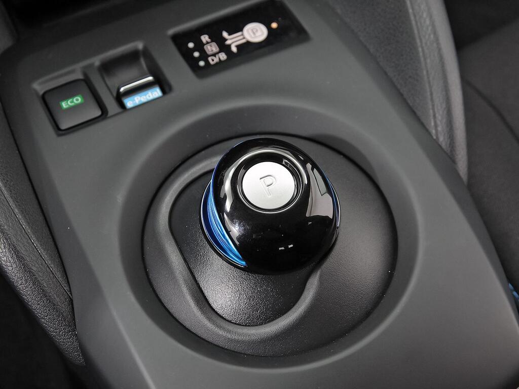 Nissan Leaf 40kWh Acenta 29