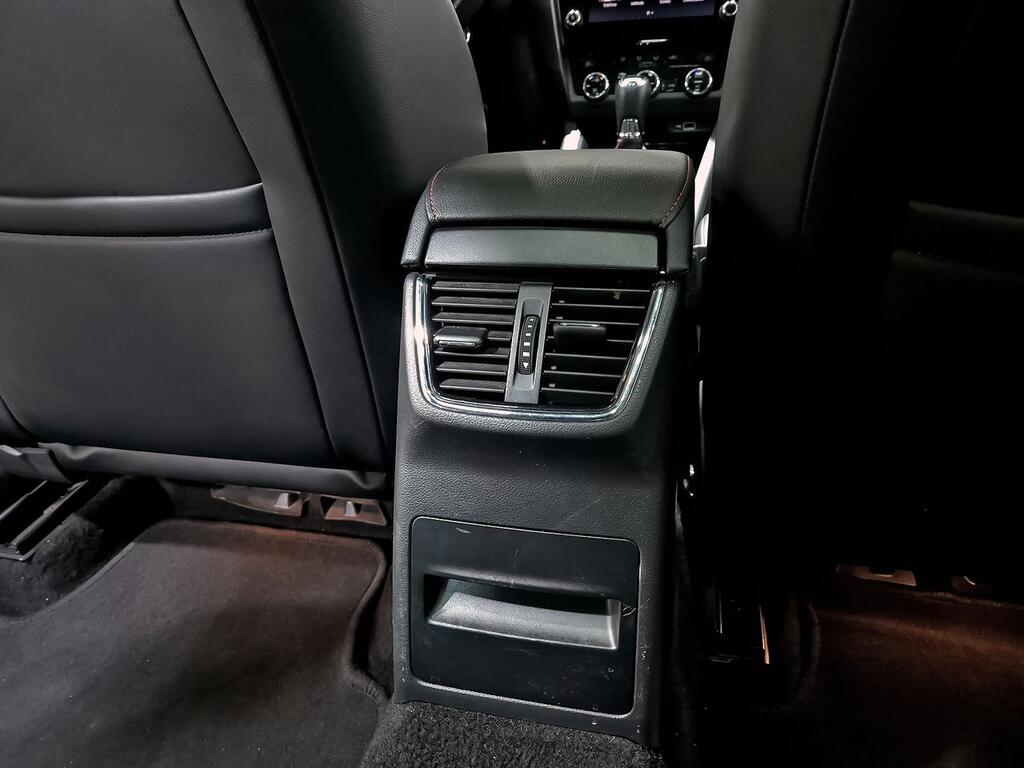 Skoda Octavia Combi 2.0 TDI 135kW (184CV) DSG RS 4X4 31