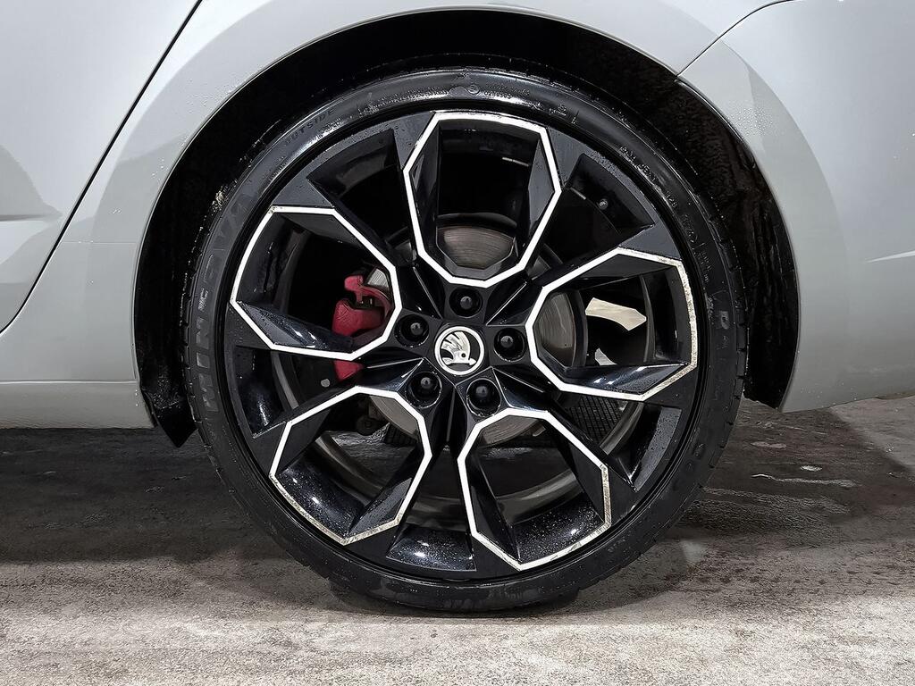 Skoda Octavia Combi 2.0 TDI 135kW (184CV) DSG RS 4X4 8
