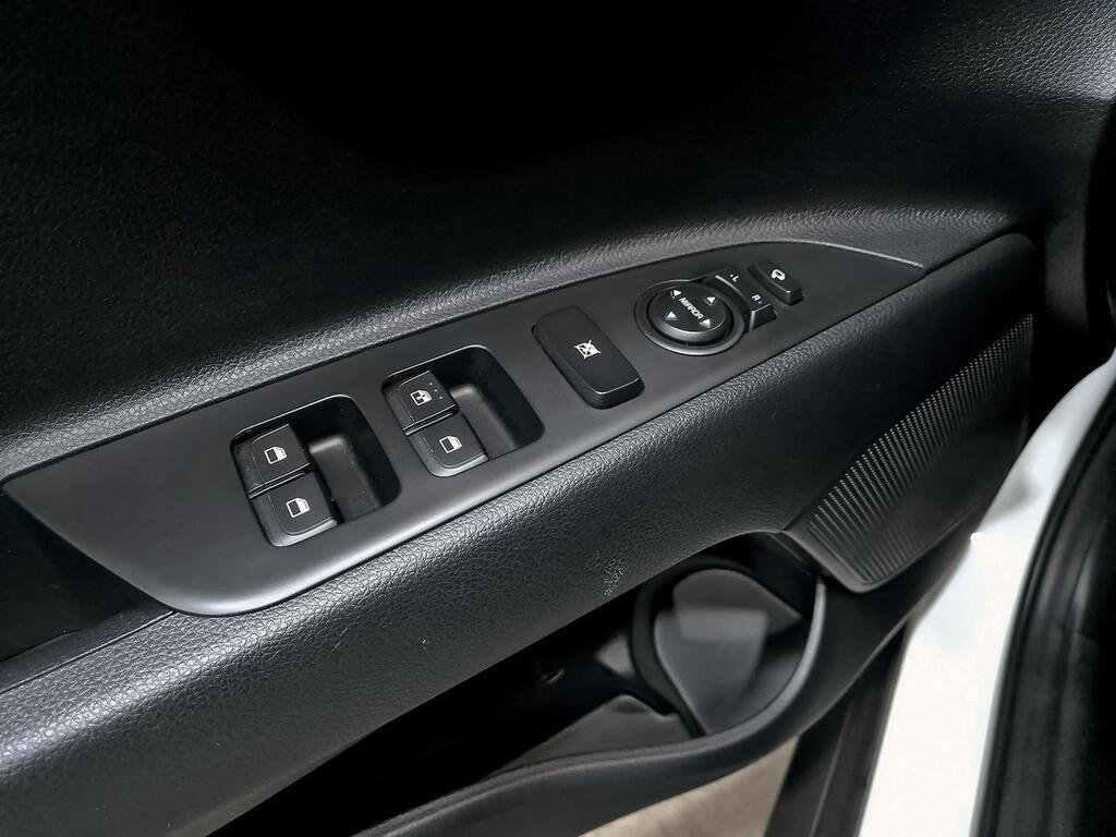 Kia Stonic 1.0 T-GDi 74kW (100CV) MHEV MT Drive 11