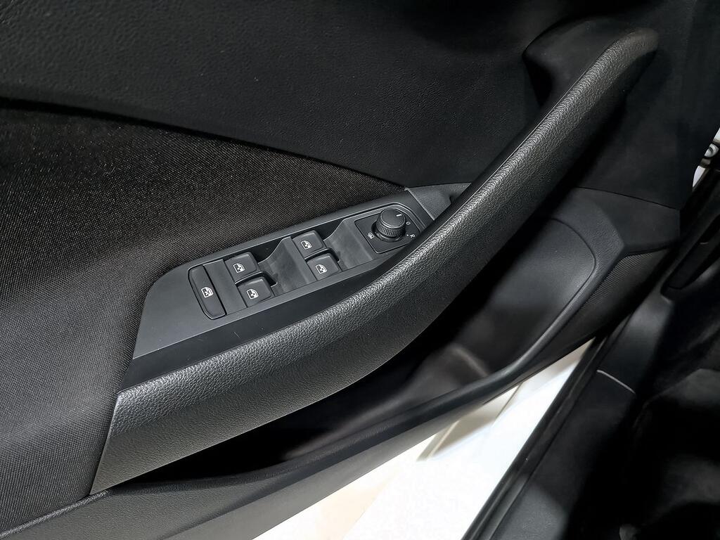 Skoda Kamiq 1.0 TSI 81kW (110CV) DSG Ambition 9