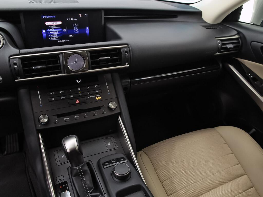 Lexus IS 2.5 300h Executive 11