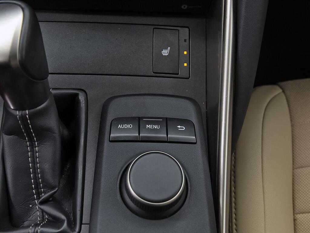 Lexus IS 2.5 300h Executive 32