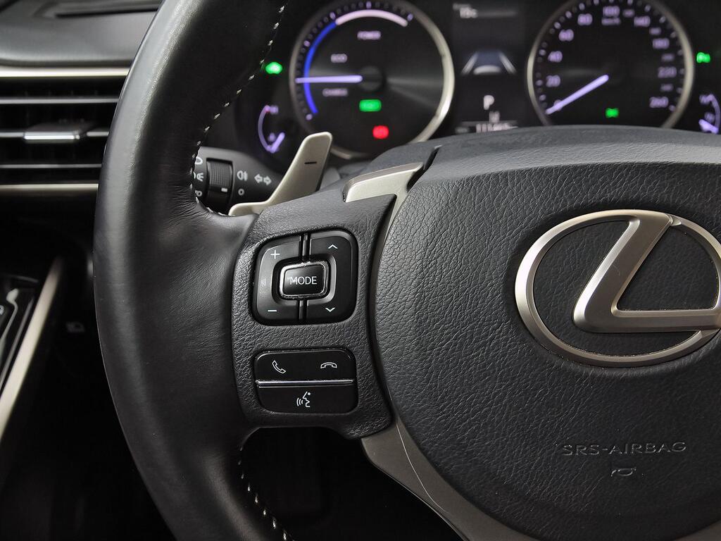 Lexus IS 2.5 300h Executive 17