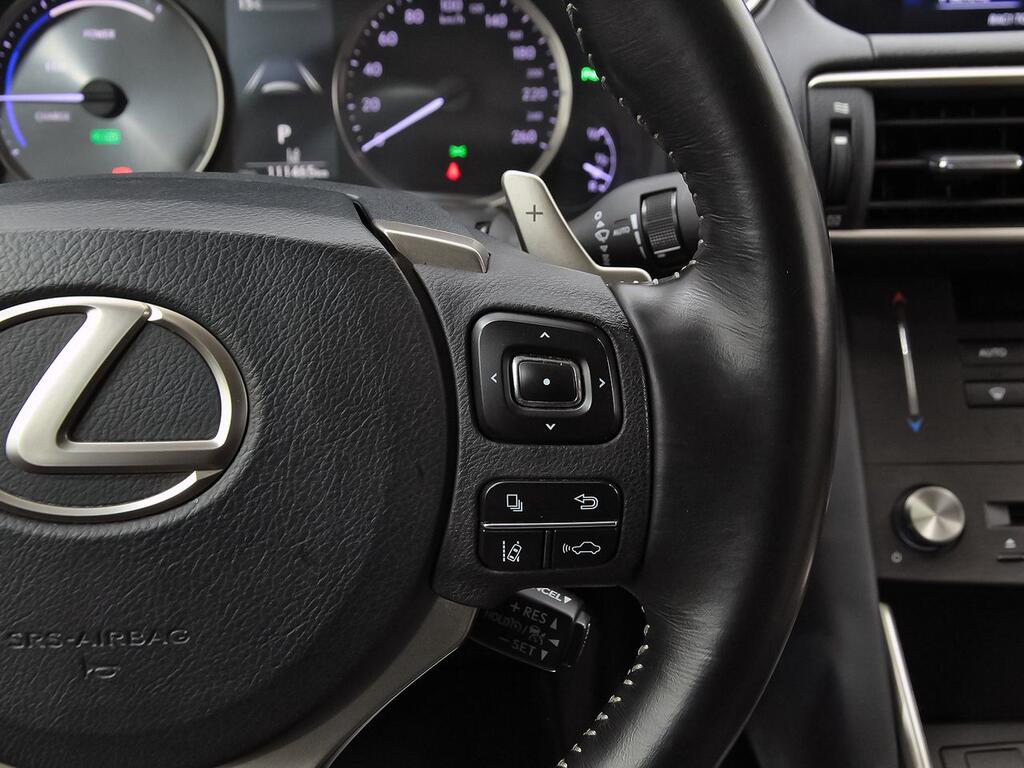 Lexus IS 2.5 300h Executive 18