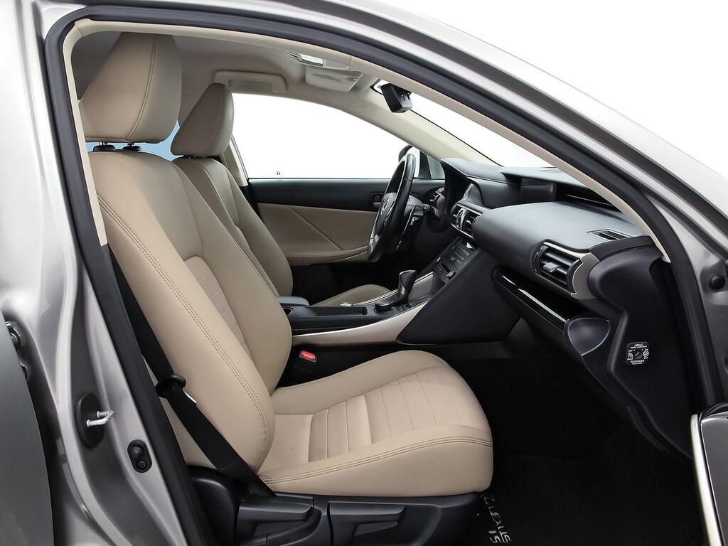 Lexus IS 2.5 300h Executive 7