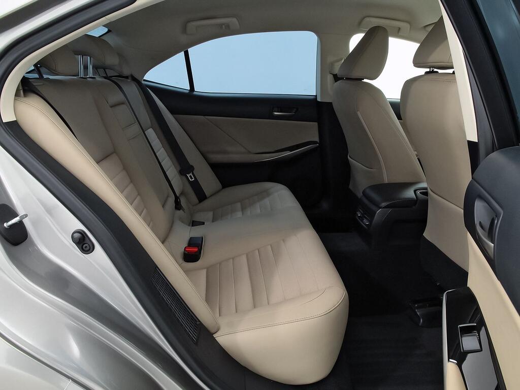 Lexus IS 2.5 300h Executive 8