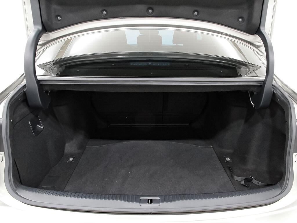 Lexus IS 2.5 300h Executive 9