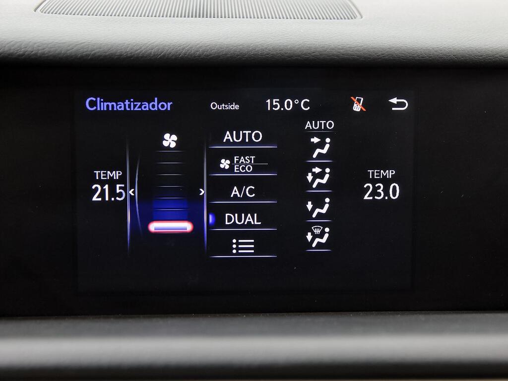 Lexus IS 2.5 300h Executive 29