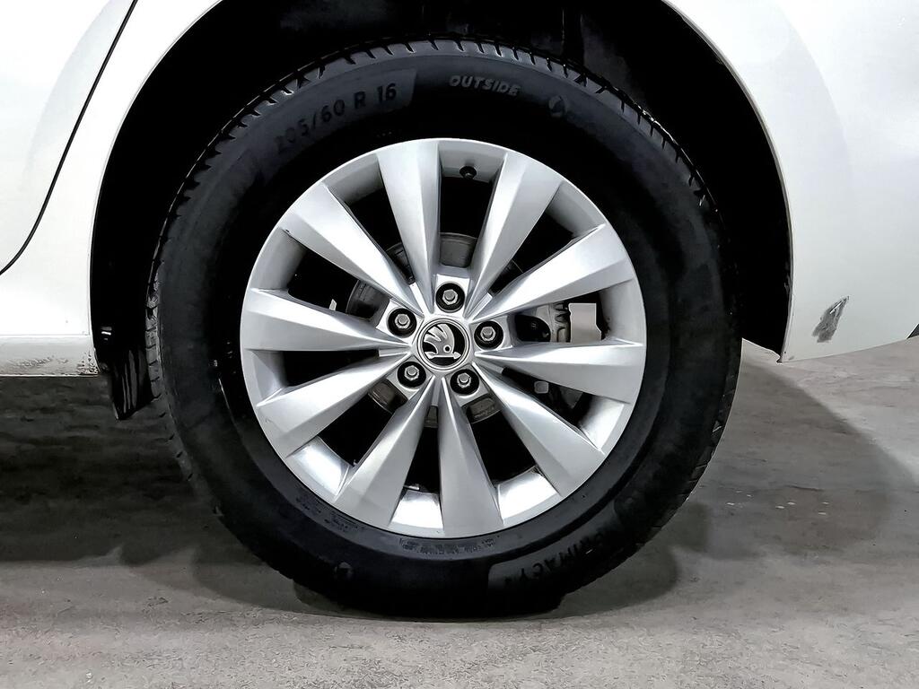 Skoda Kamiq 1.0 TSI 81kW (110CV) DSG Ambition 8