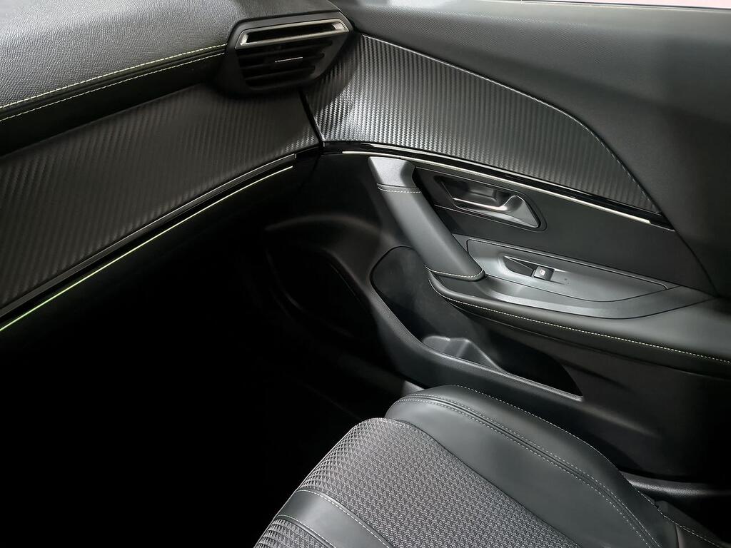 Peugeot 2008 GT Puretech 130 S&S 6 Vel. MAN 26