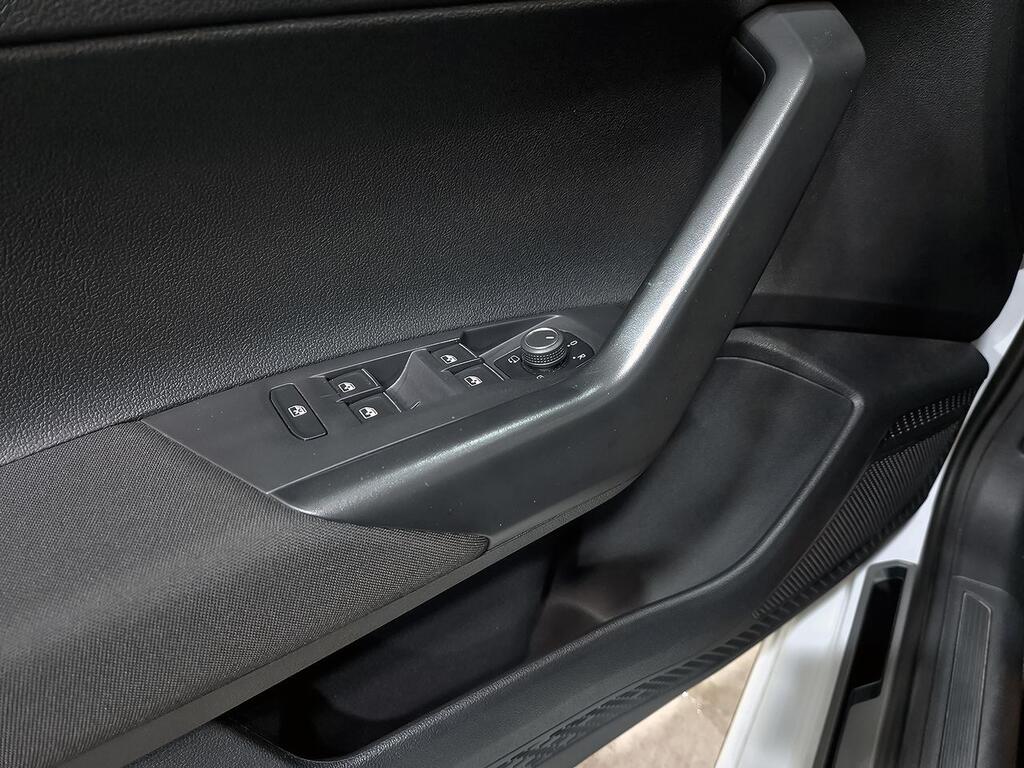 Volkswagen Polo R-Line 1.0 TSI 70kW (95CV) 9