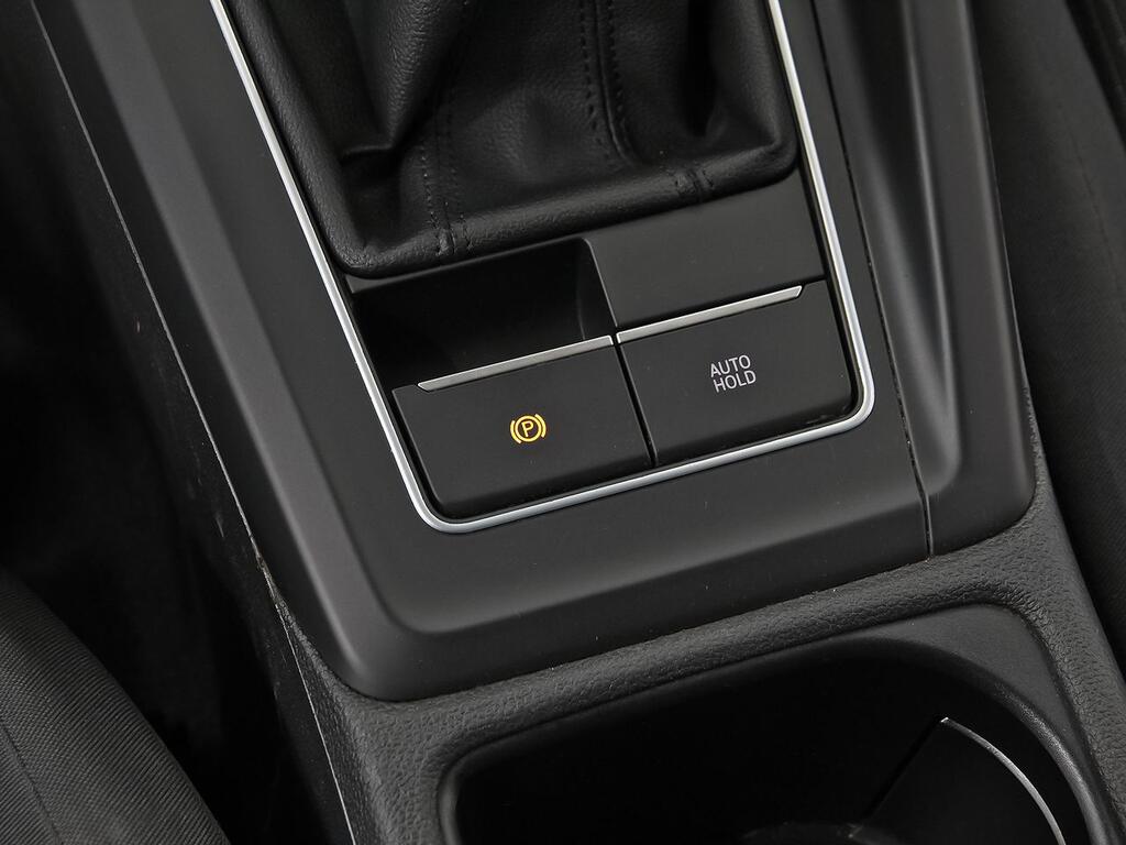 Volkswagen Golf 2.0 TDI 85kW (115CV) 28