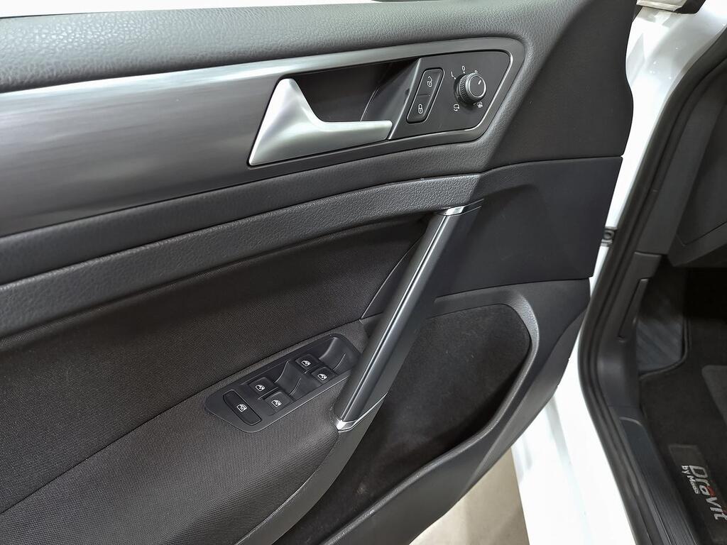 Volkswagen Golf Advance 1.0 TSI 85kW (115CV) 11