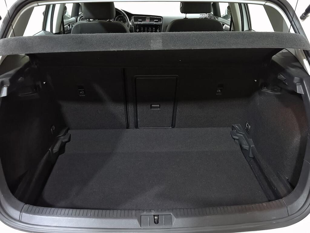 Volkswagen Golf Advance 1.0 TSI 85kW (115CV) 9
