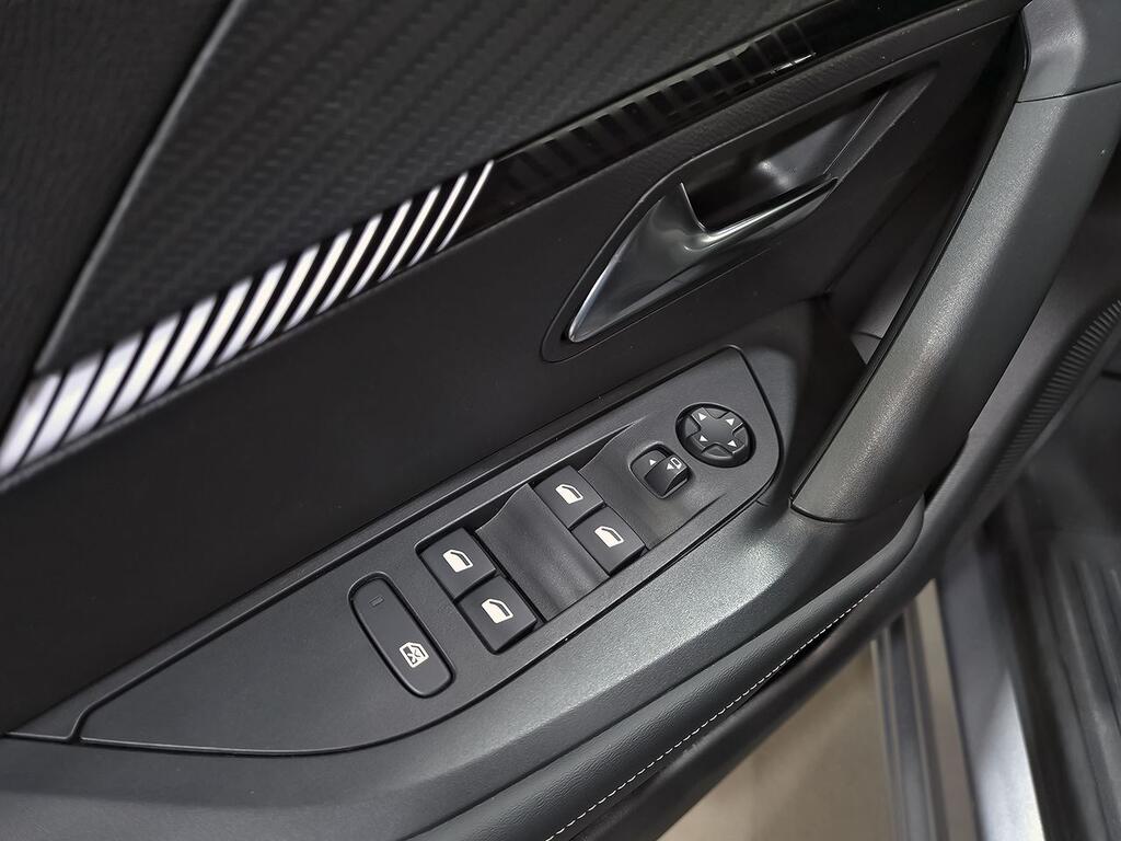 Peugeot 2008 Allure Puretech 130 S&S EAT8 11