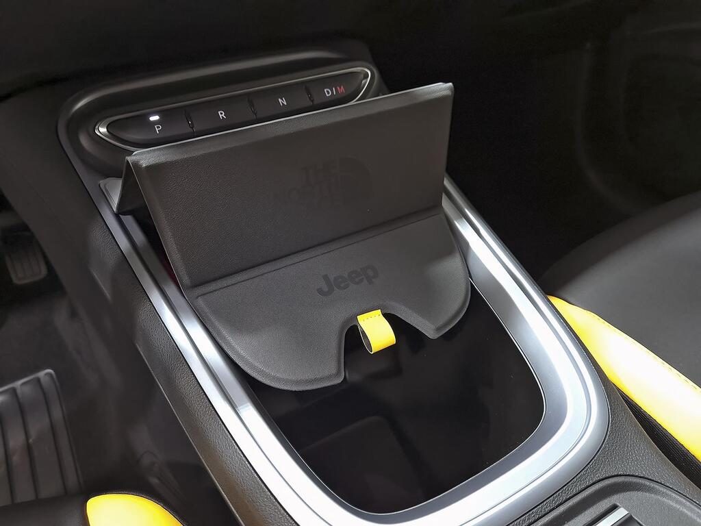Jeep Avenger 1.2 eHybrid 4xe 145CV T. North Face 29